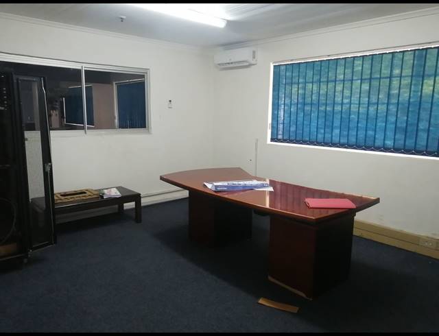 1,630M² WAREHOUSE TO LET IN WESTMEAD